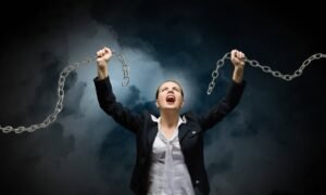 40 POWERFUL PRAYER POINTS TO BREAK EVERY CURSE OF PROLONGED PROBLEMS OVER YOUR LIFE